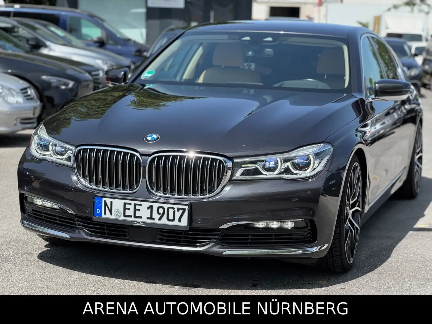 BMW 740 d xDrive*Massage*Ahk*Laserlight*HeadUp*HiFi Grau - 1