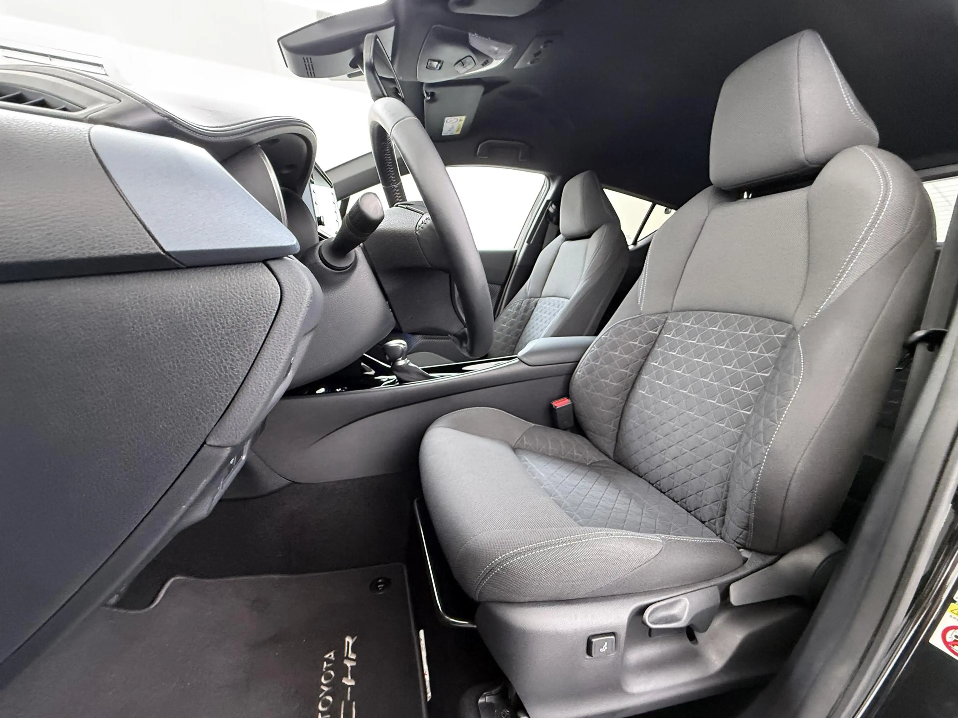 Toyota C-HR 2.0 Hybrid Business Plus Trekhaak | Stoelverwarmin — photo 14