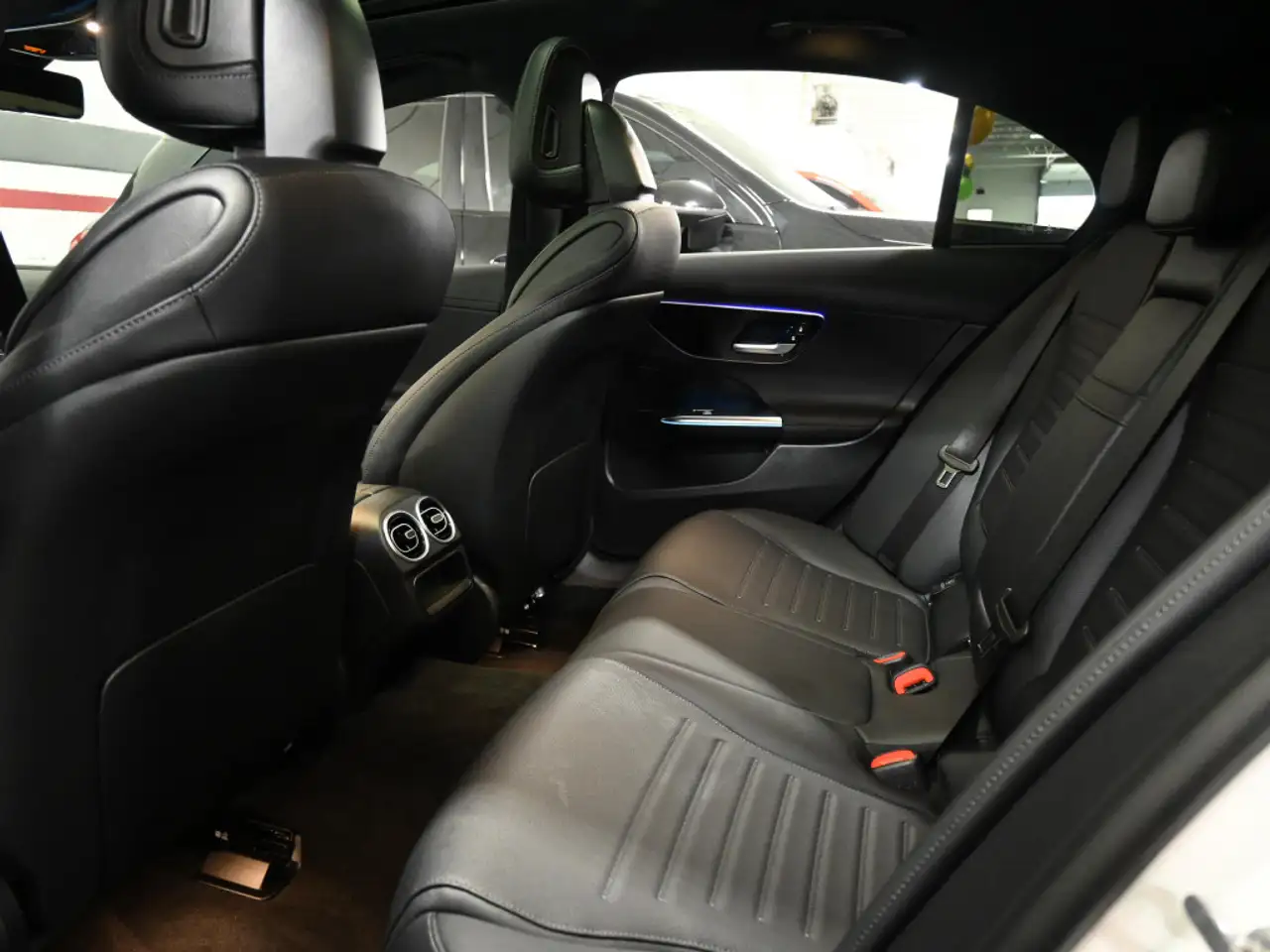 Mercedes-Benz C-Class снимка Mercedes-Benz C-Class