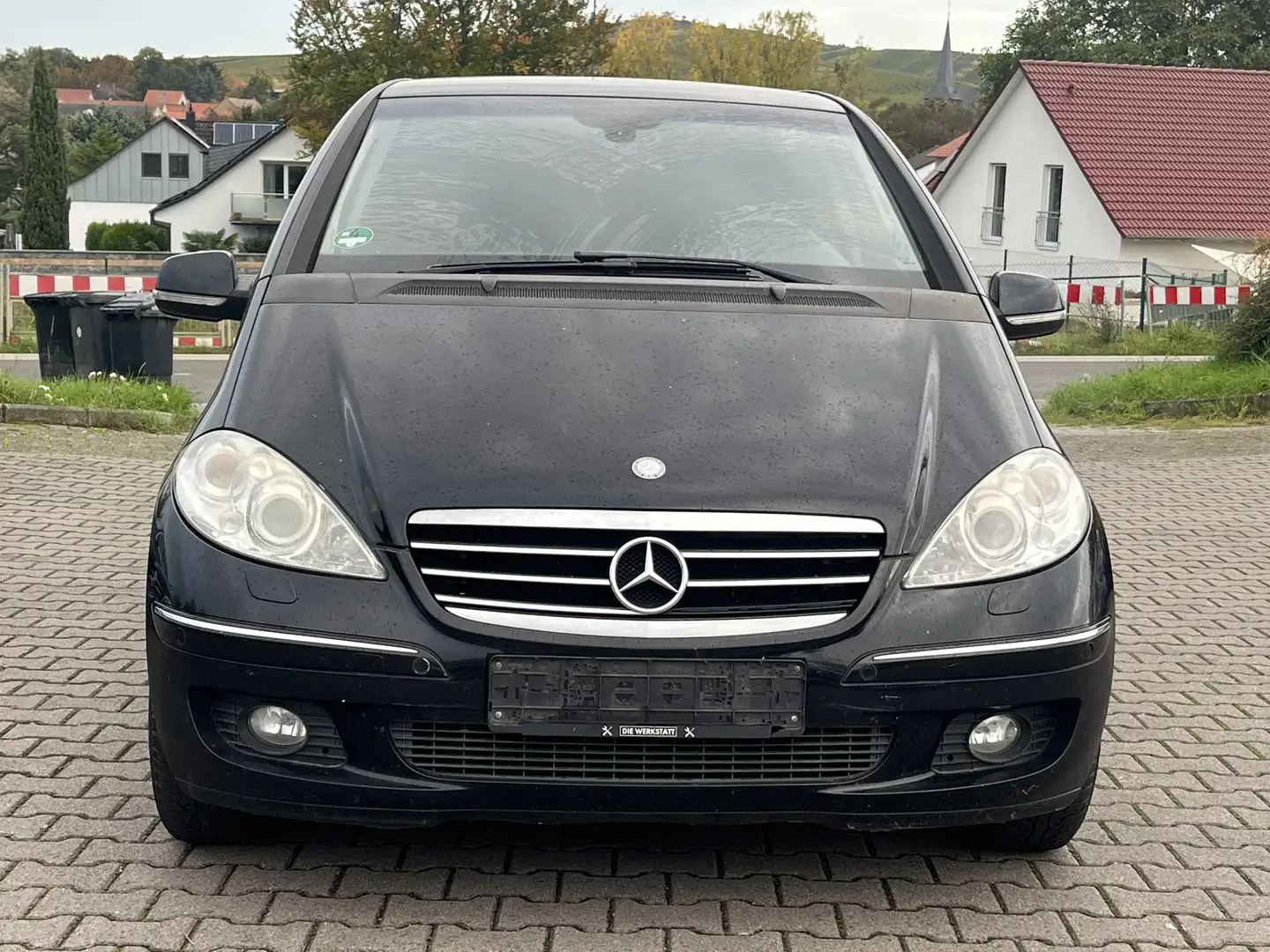 Mercedes-Benz A 200 Benzin mit Parktronic, Sitzheizung und TÜV NEU Nero - 2