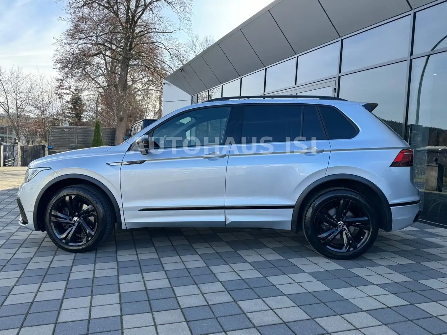 Volkswagen Tiguan 2.0 TSI R-Line 4Motion MATRIX,PANO,AHK Silber - 2