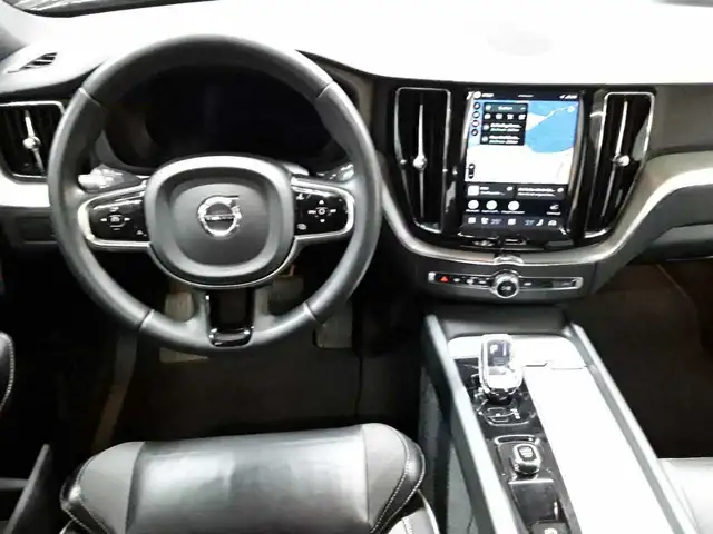 Volvo XC60 view 10
