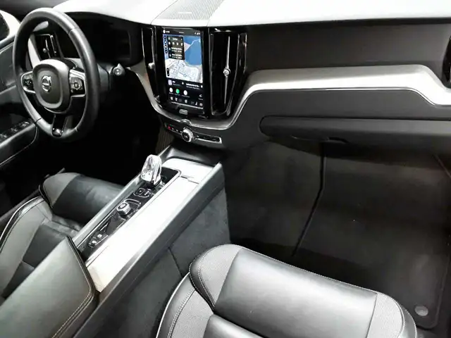 Volvo XC60 view 9