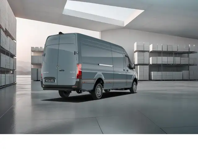 Mercedes-Benz Sprinter view 4