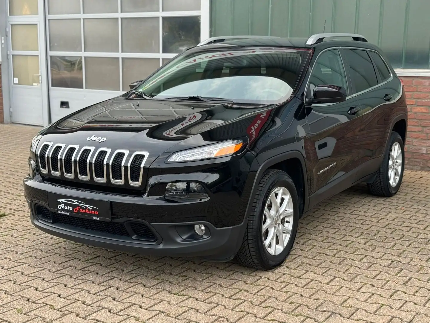 Jeep Cherokee Automatik 1.HAND 2,4 Multiair 186PS Fekete - 1