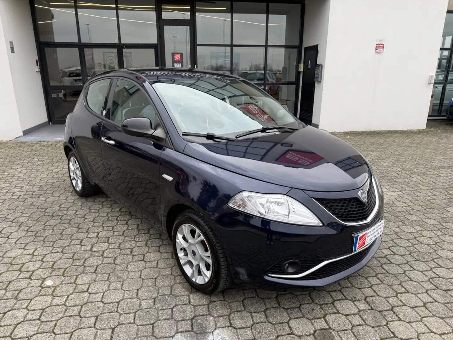 Lancia Ypsilon Ypsilon 1.2 69 CV 5 porte GPL Ecochic Gold Bleu - 2