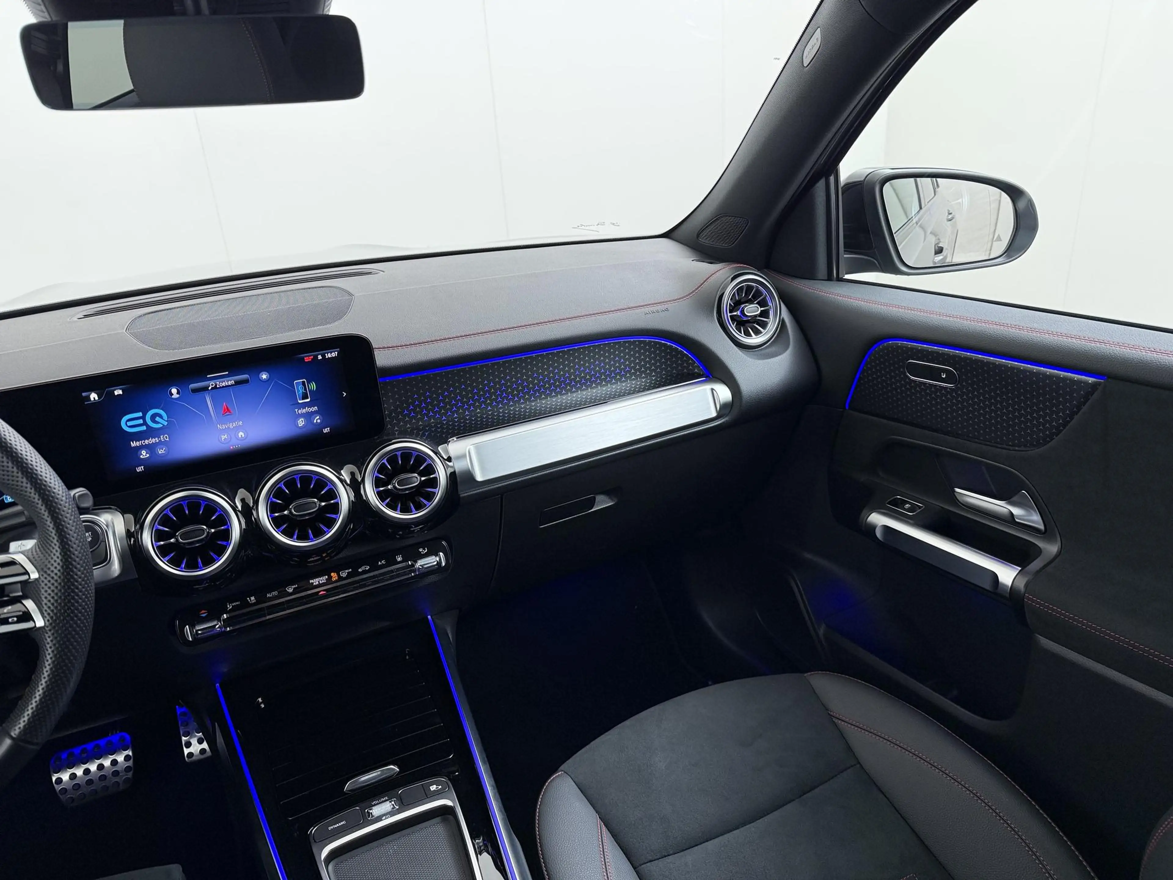 Mercedes-Benz EQB 300 EQB 4Matic (243.609) SOH 100% | AMG | NIGHT | 7 PE — photo 31