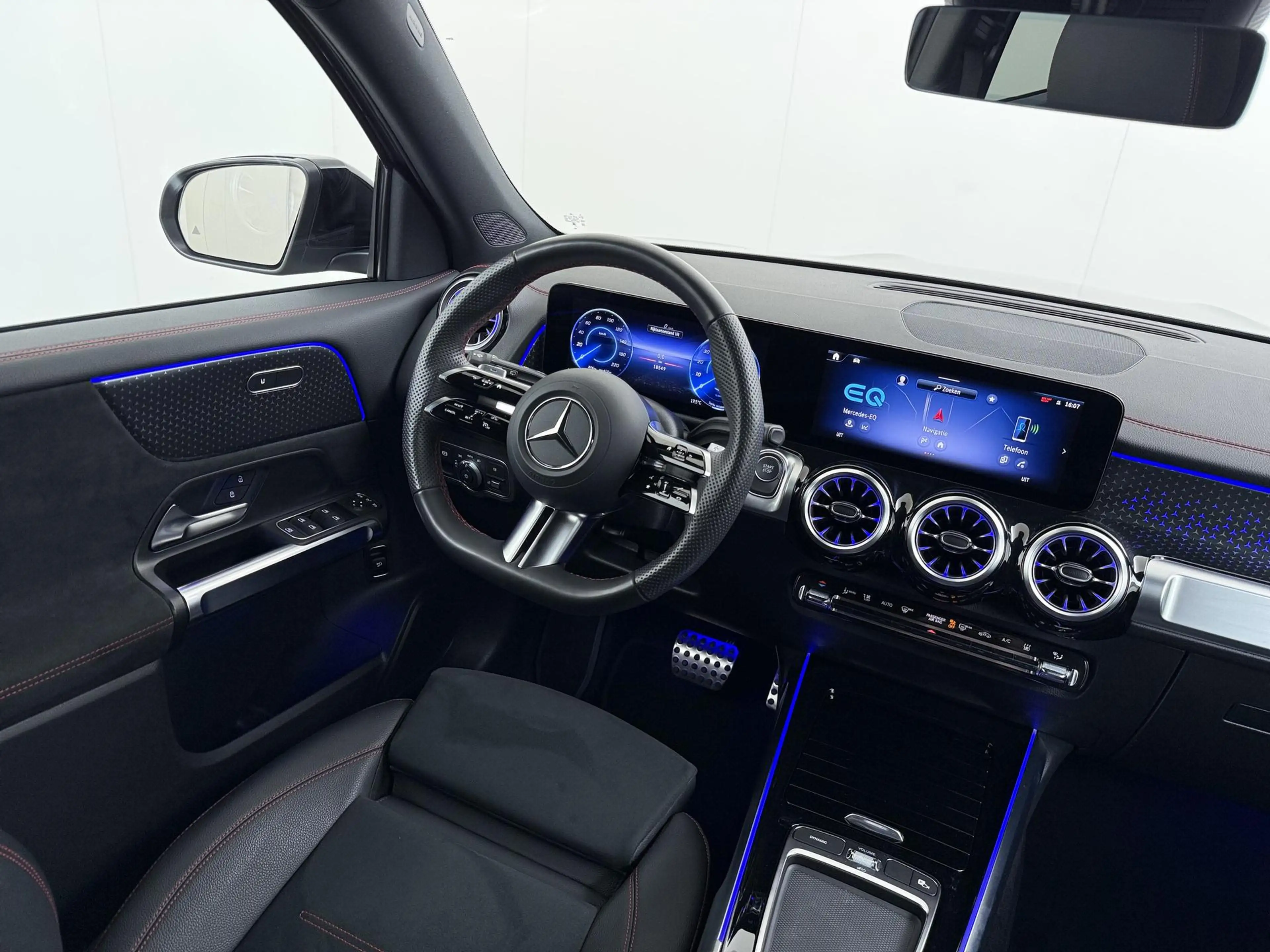 Mercedes-Benz EQB 300 EQB 4Matic (243.609) SOH 100% | AMG | NIGHT | 7 PE — photo 30