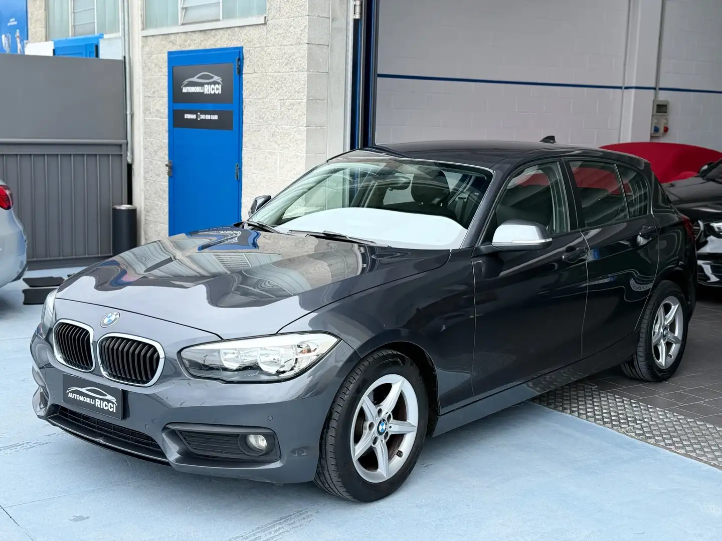 BMW 118 118i 5p. Advantage Grijs - 1