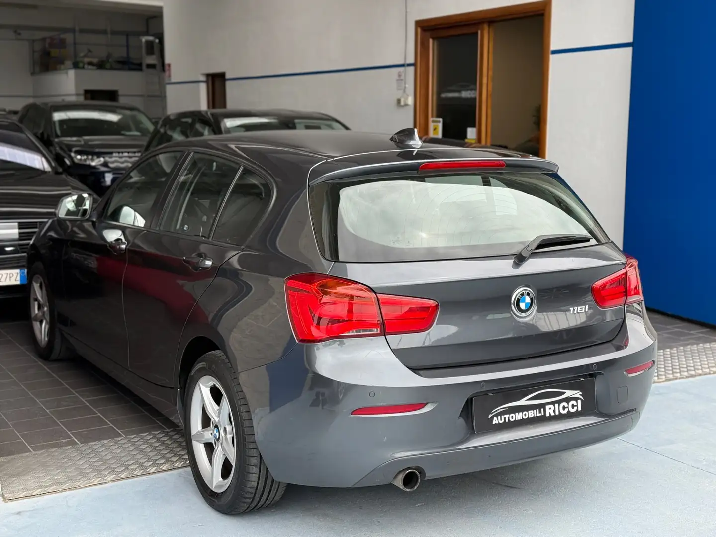 BMW 118 118i 5p. Advantage Grijs - 2