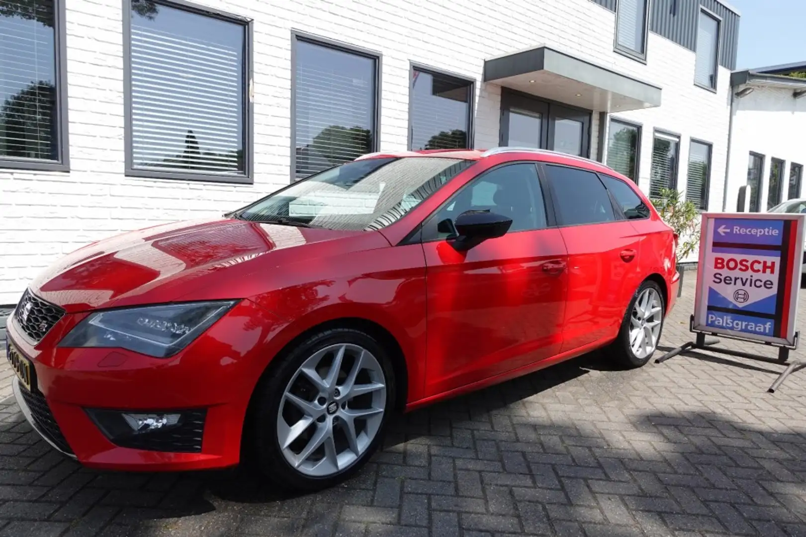 SEAT Leon 1.4 TSI FR BUSINESS Rood - 1