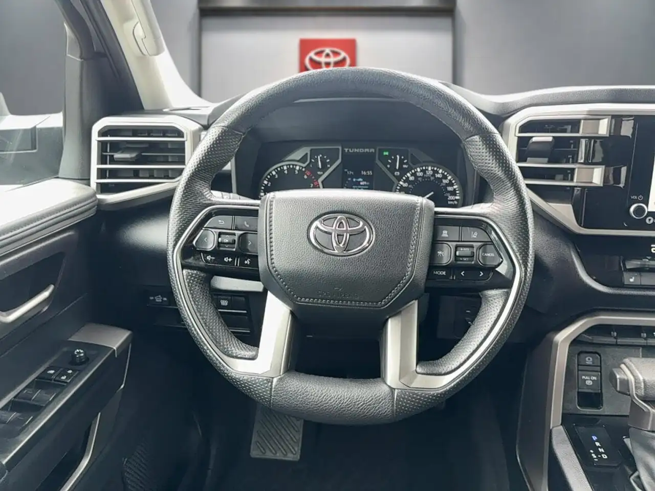 Toyota Tundra снимка Toyota Tundra