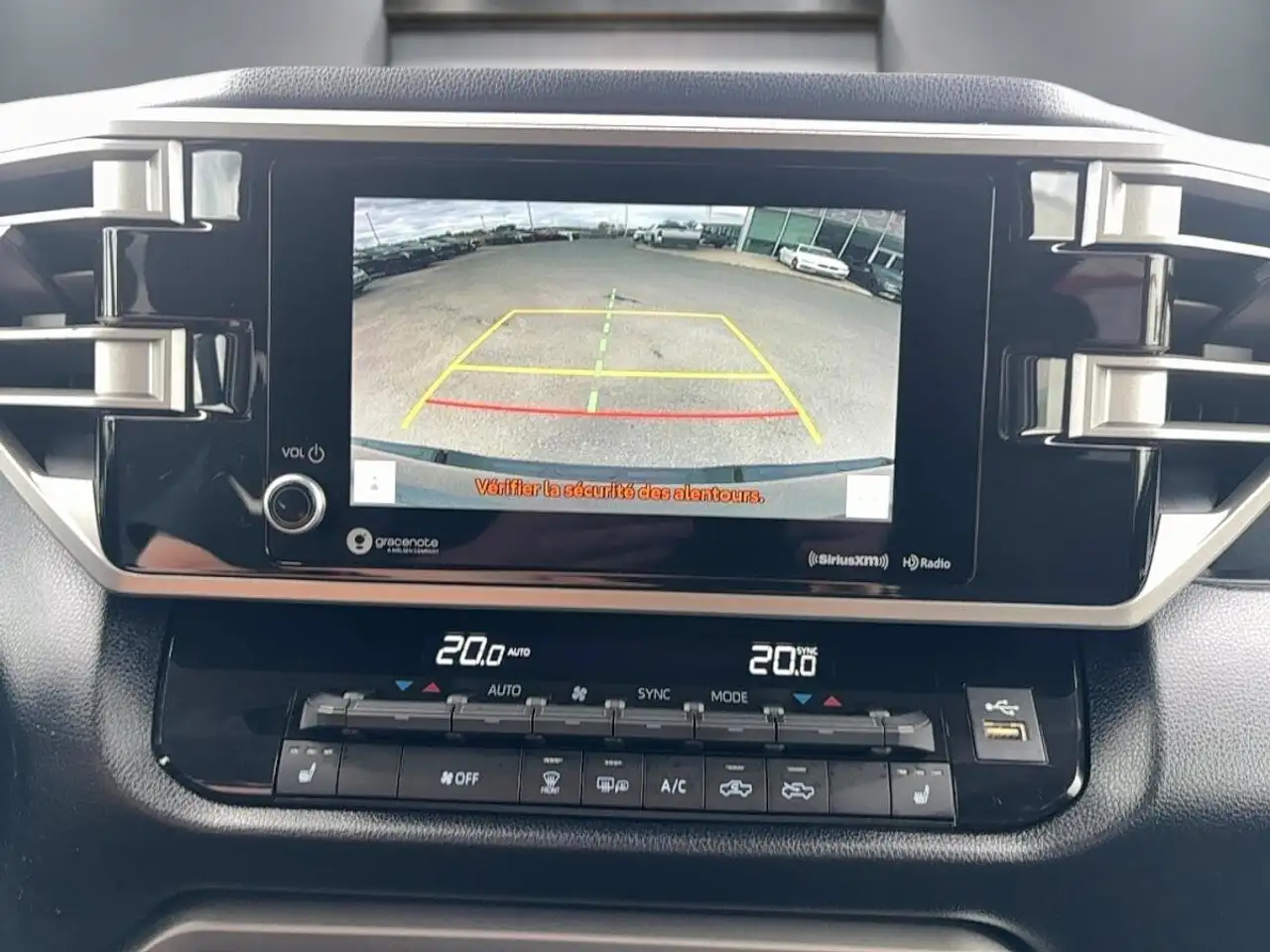 Toyota Tundra снимка Toyota Tundra