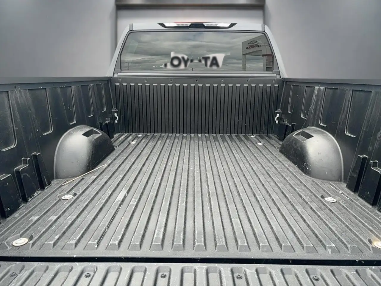 Toyota Tundra снимка Toyota Tundra