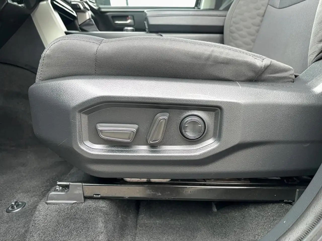 Toyota Tundra снимка Toyota Tundra