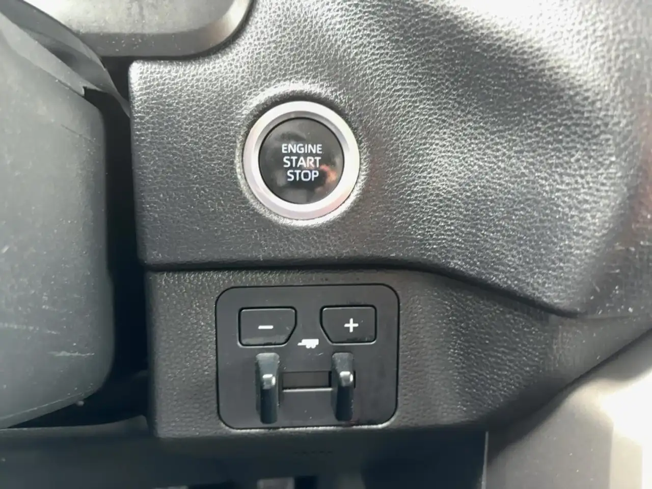 Toyota Tundra снимка Toyota Tundra