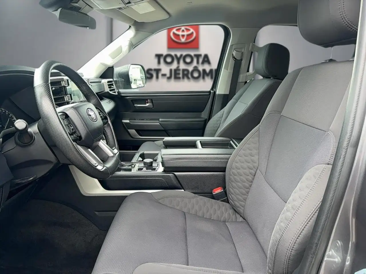 Toyota Tundra снимка Toyota Tundra