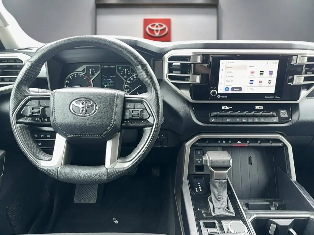 Toyota Tundra снимка Toyota Tundra