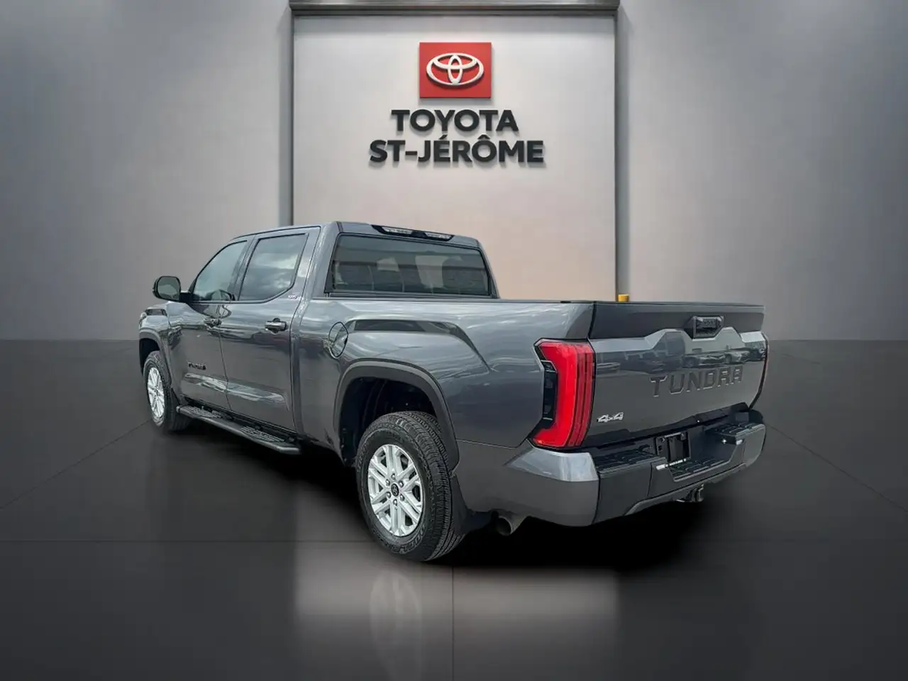Toyota Tundra снимка Toyota Tundra