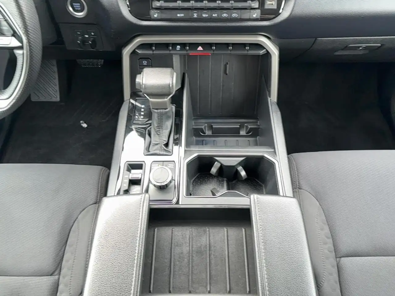 Toyota Tundra снимка Toyota Tundra