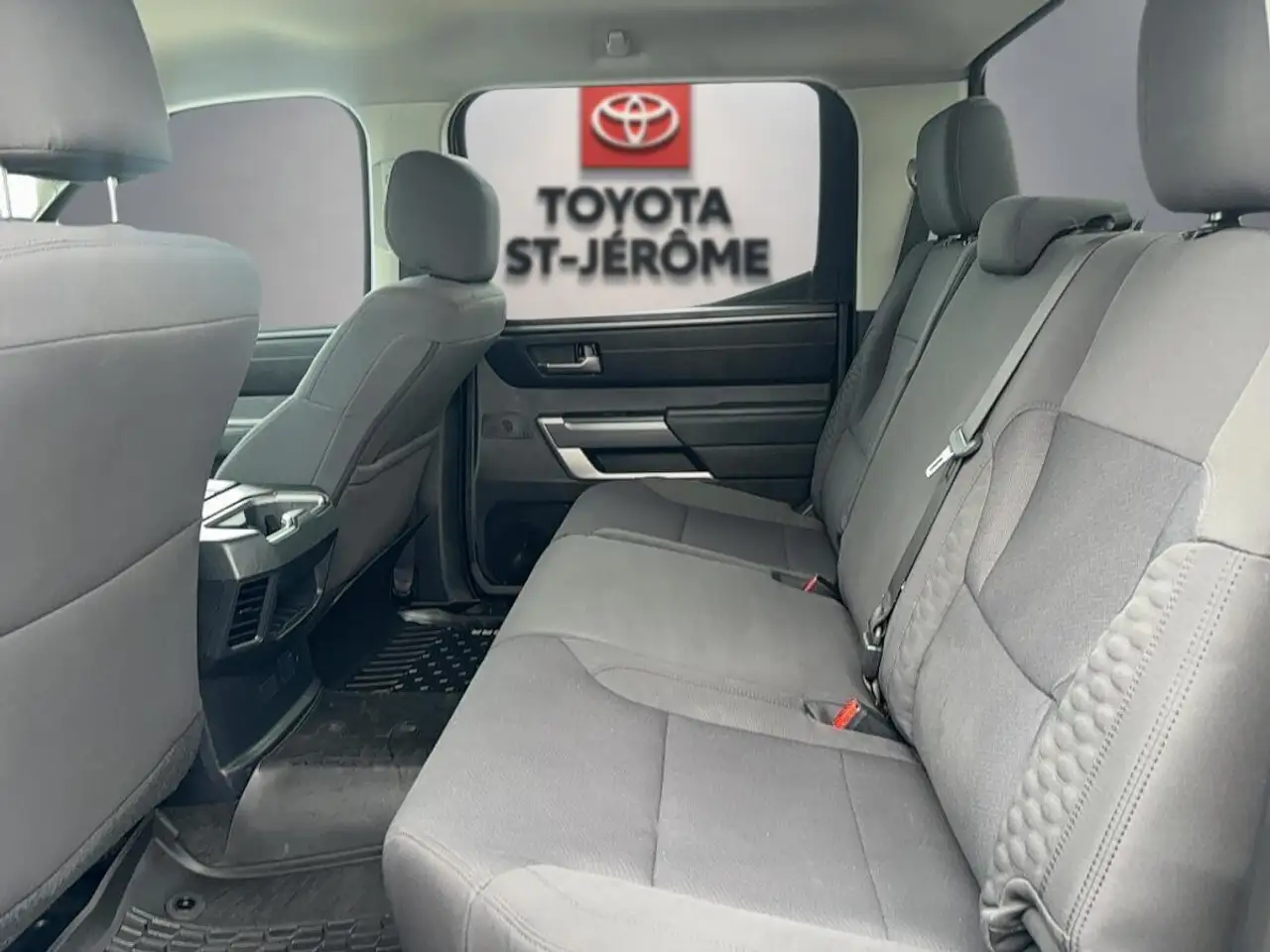 Toyota Tundra снимка Toyota Tundra