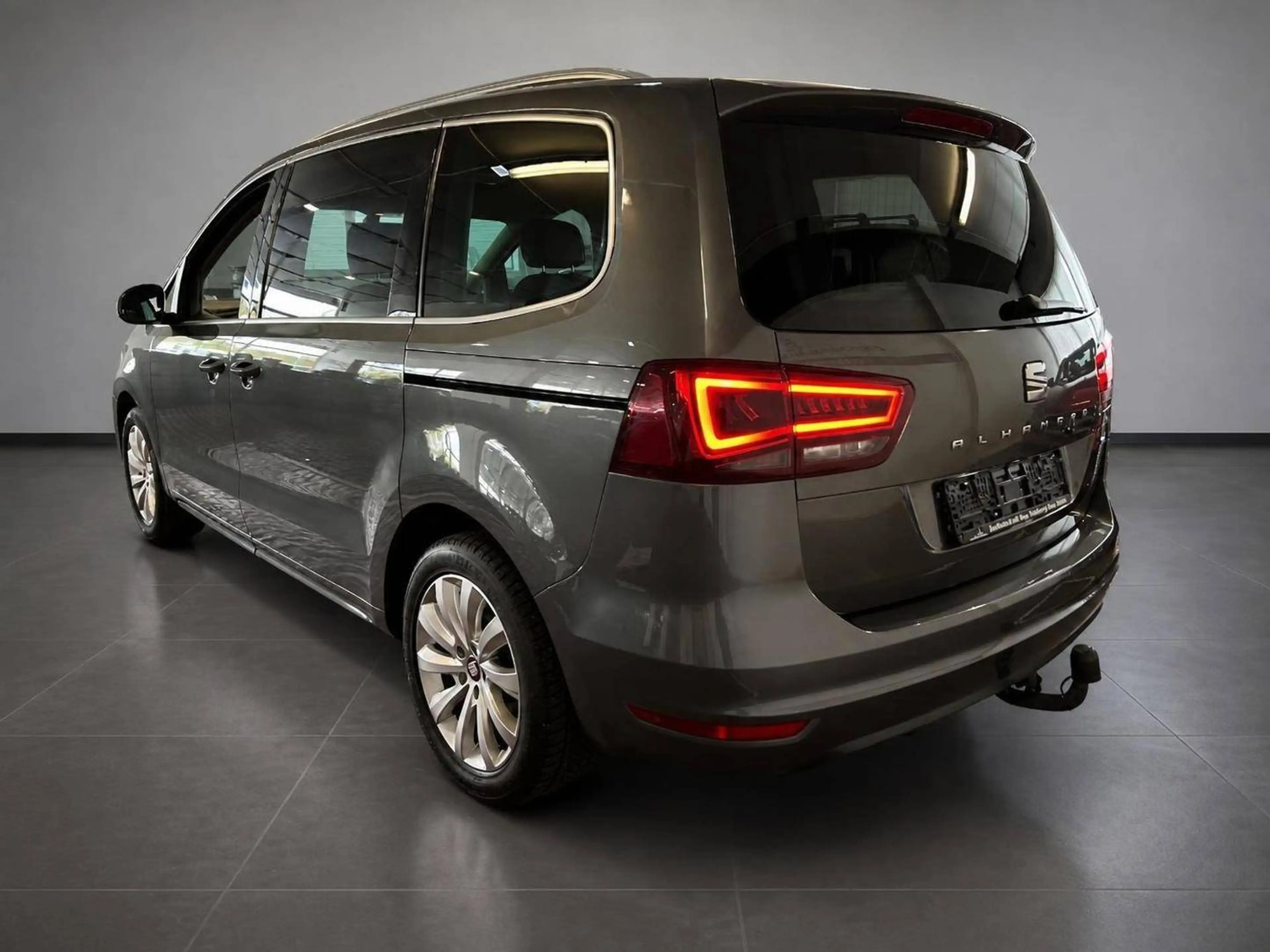SEAT Alhambra 20th Anniversary 4Drive — photo 4