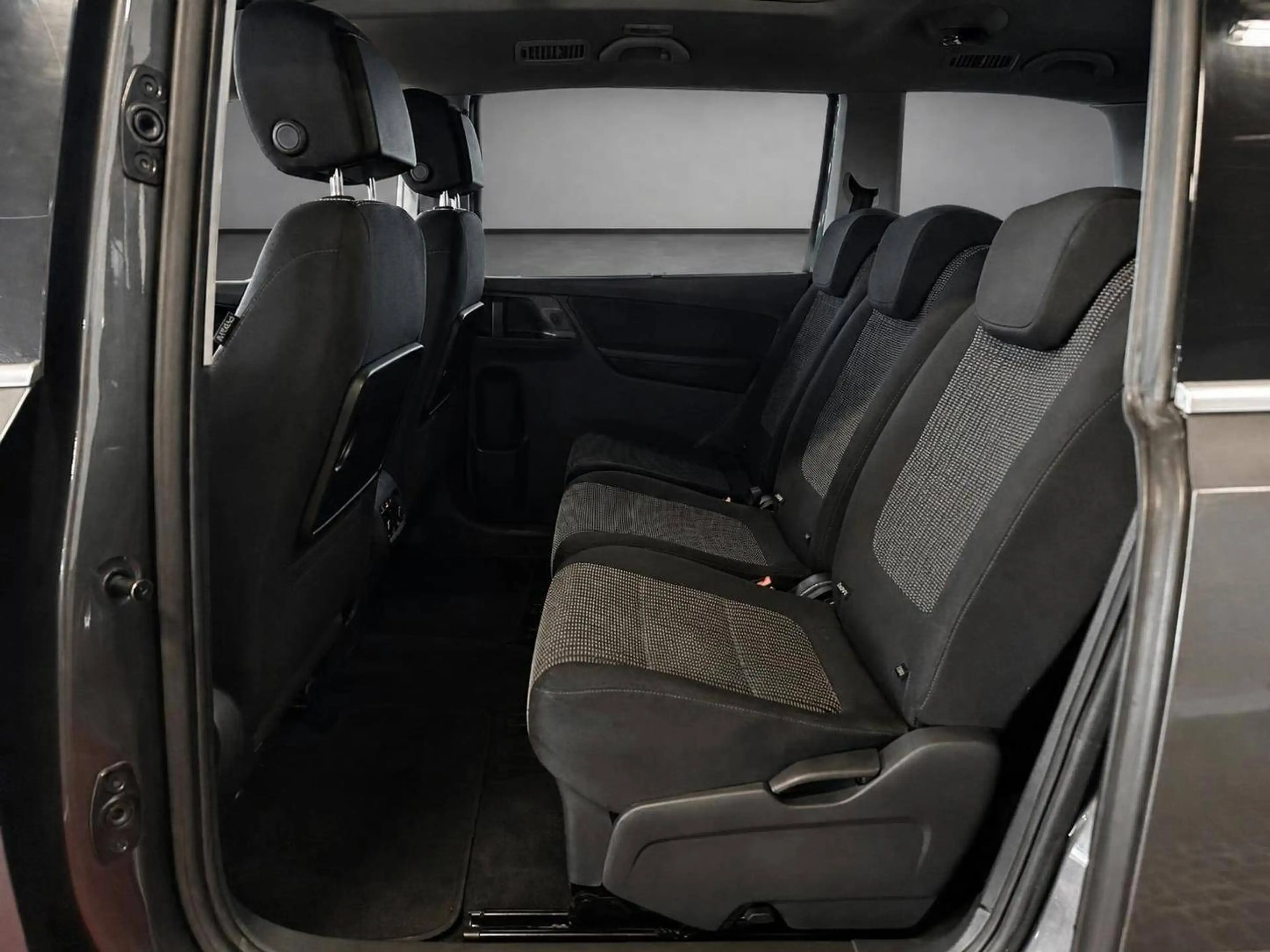 SEAT Alhambra 20th Anniversary 4Drive — photo 15