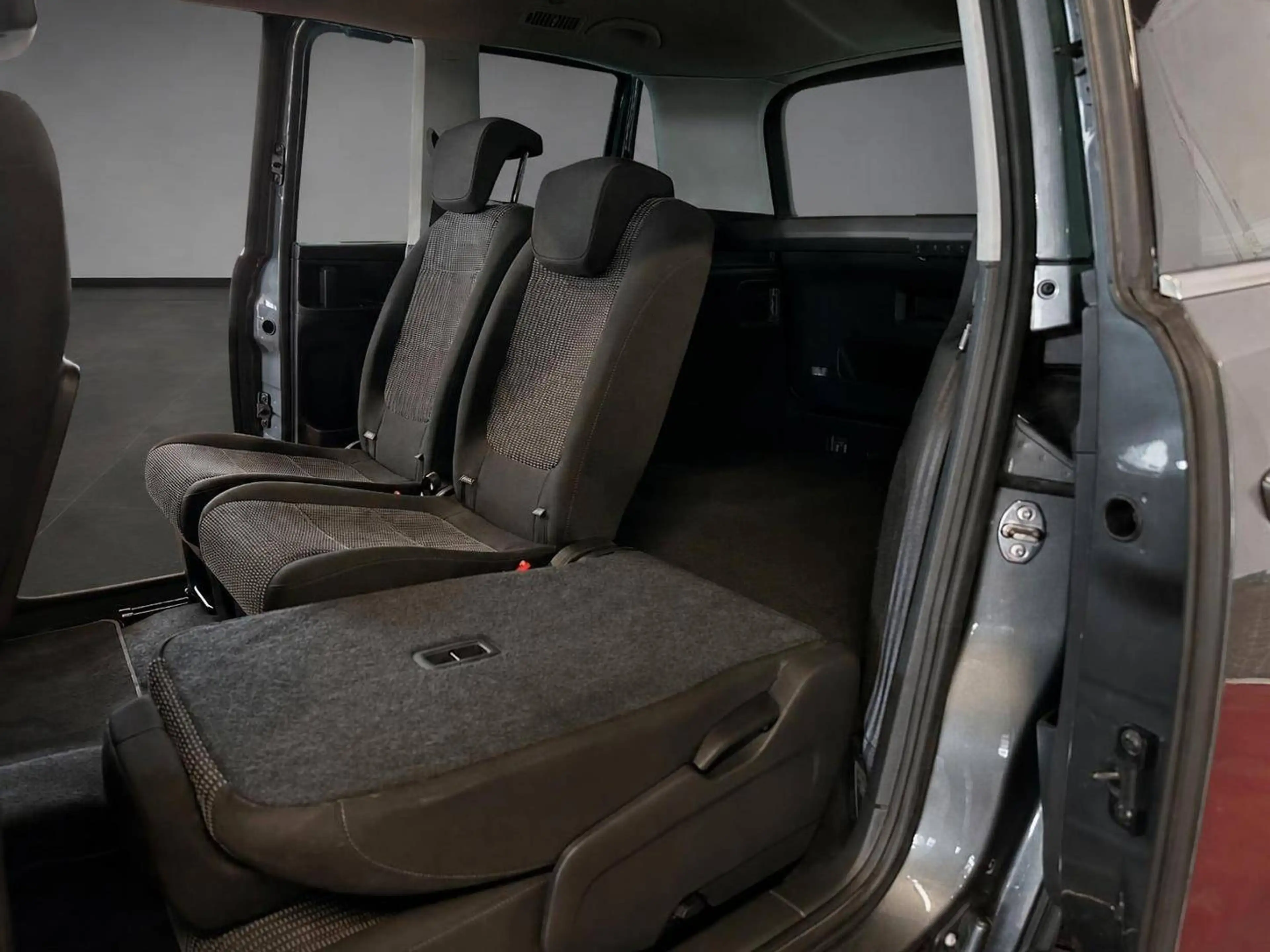 SEAT Alhambra 20th Anniversary 4Drive — photo 14