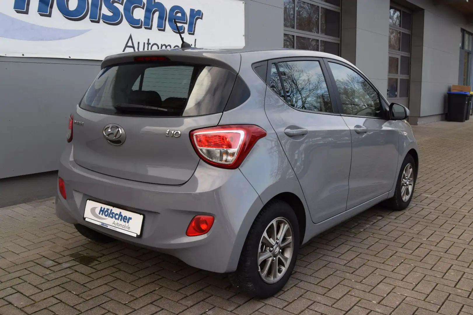 Hyundai i10 Intro EditionSitzh,Lenkradh,LM,Felg,Allwett Grau - 2