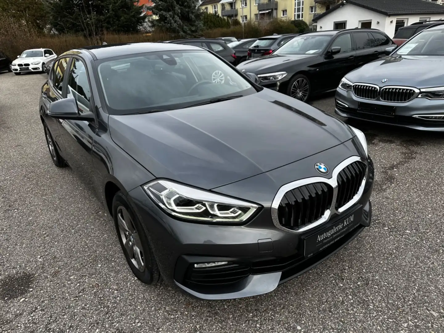 BMW 118 d Lim Aut 5-Trg|ADVANTAGE|LED|NAVI|SITHZ|PDC| Grau - 1