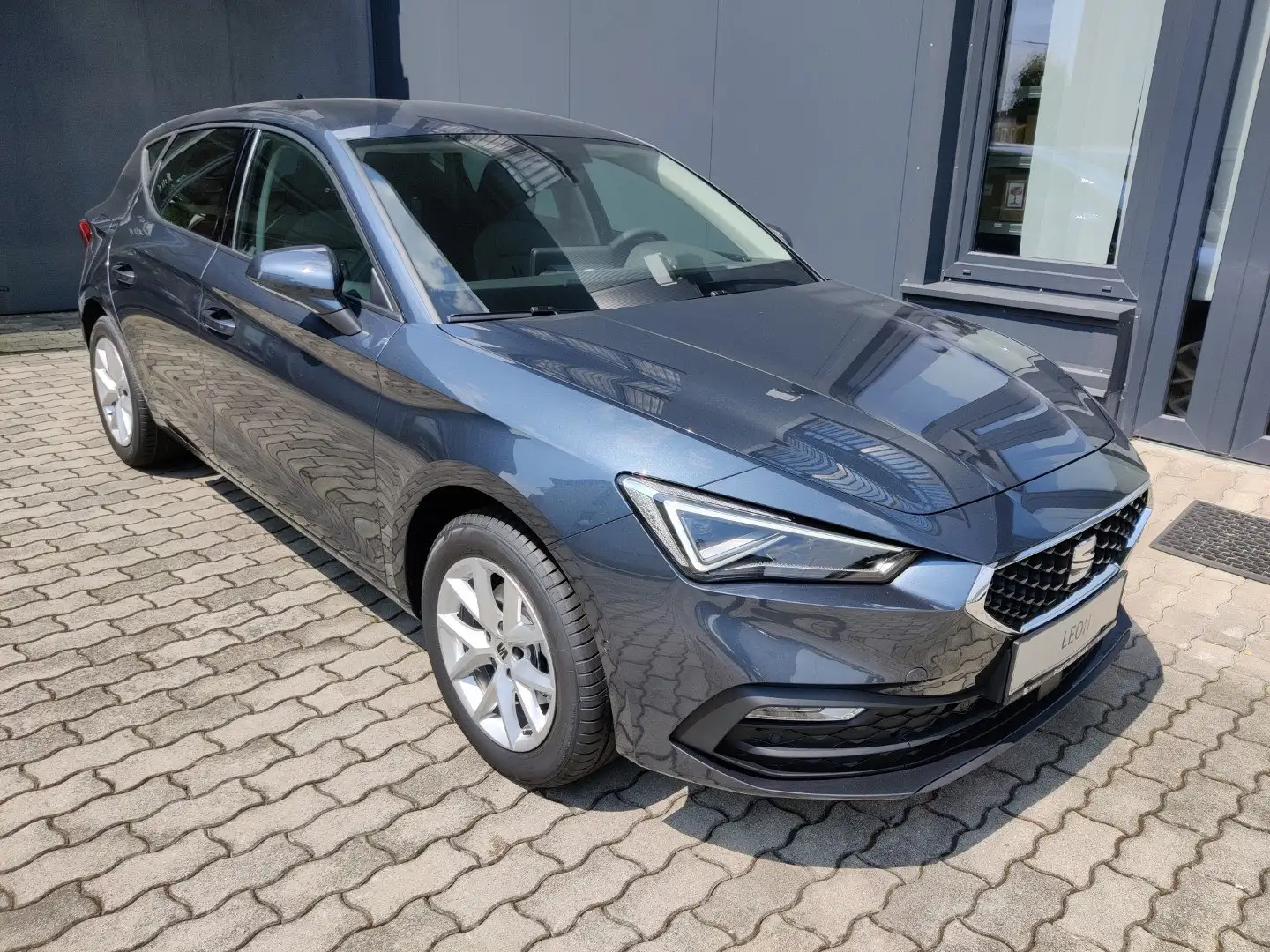 SEAT Leon Leon 1,5 TSI Style Edition Grau - 1