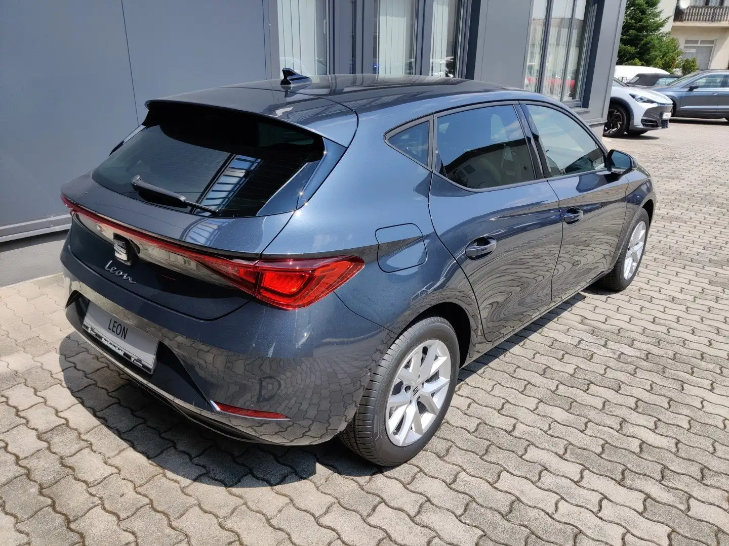 SEAT Leon Leon 1,5 TSI Style Edition Grau - 2