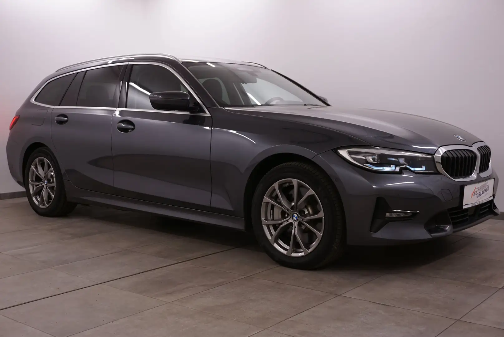 BMW 330 e xDrive Sport Line // harman/kardon // AHK // Grau - 1