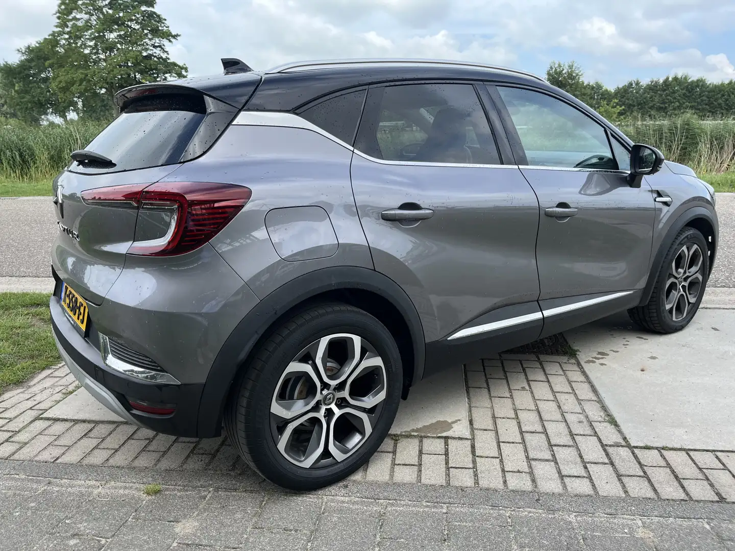 Renault Captur 1.3 TCe 130 PK Edition One / Automaat / Bose / Cam Grijs - 2