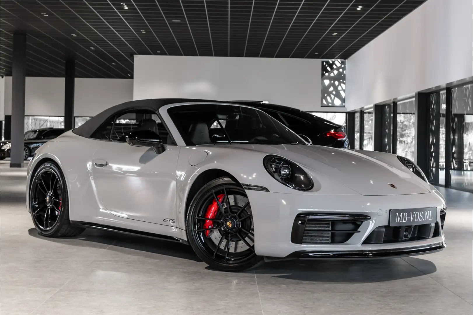 Porsche 992 Cabrio 3.0 Carrera 4 GTS Lift|Acc|Bosé|18-voudig|S Grijs - 2