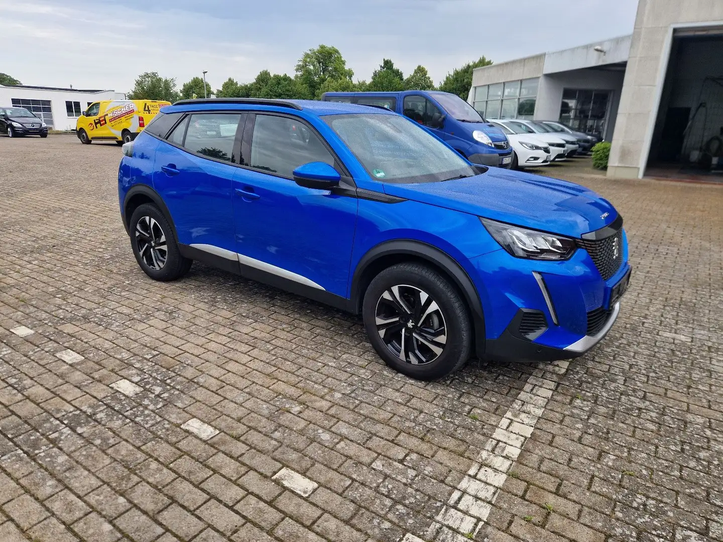 Peugeot 2008 Allure Blau - 1