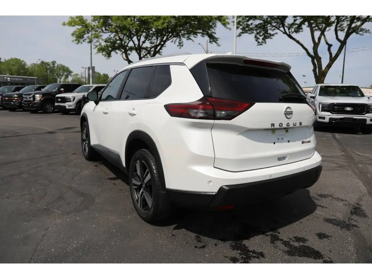 Nissan Rogue снимка Nissan Rogue