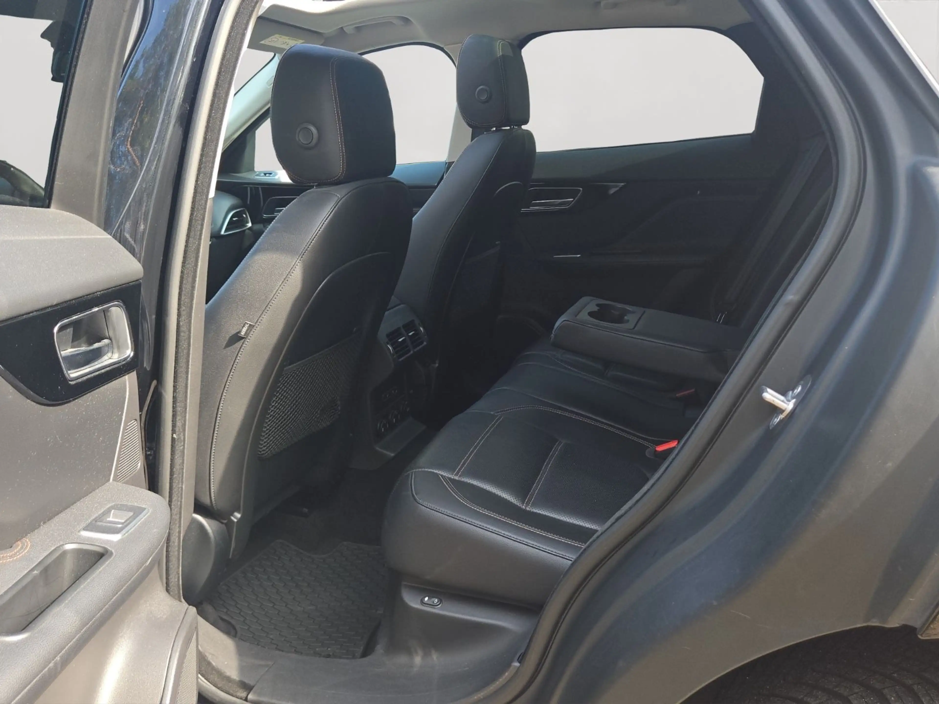 Jaguar F-Pace AWD Pano/Leder/LED/SHD/e-Sitze/AHK/Kamera — photo 13
