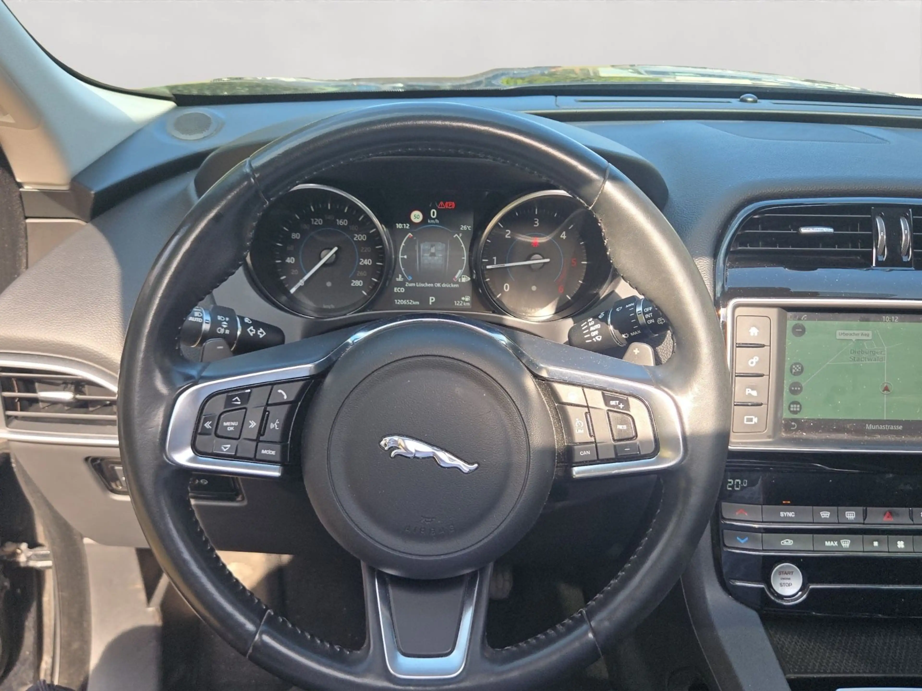 Jaguar F-Pace AWD Pano/Leder/LED/SHD/e-Sitze/AHK/Kamera — photo 10