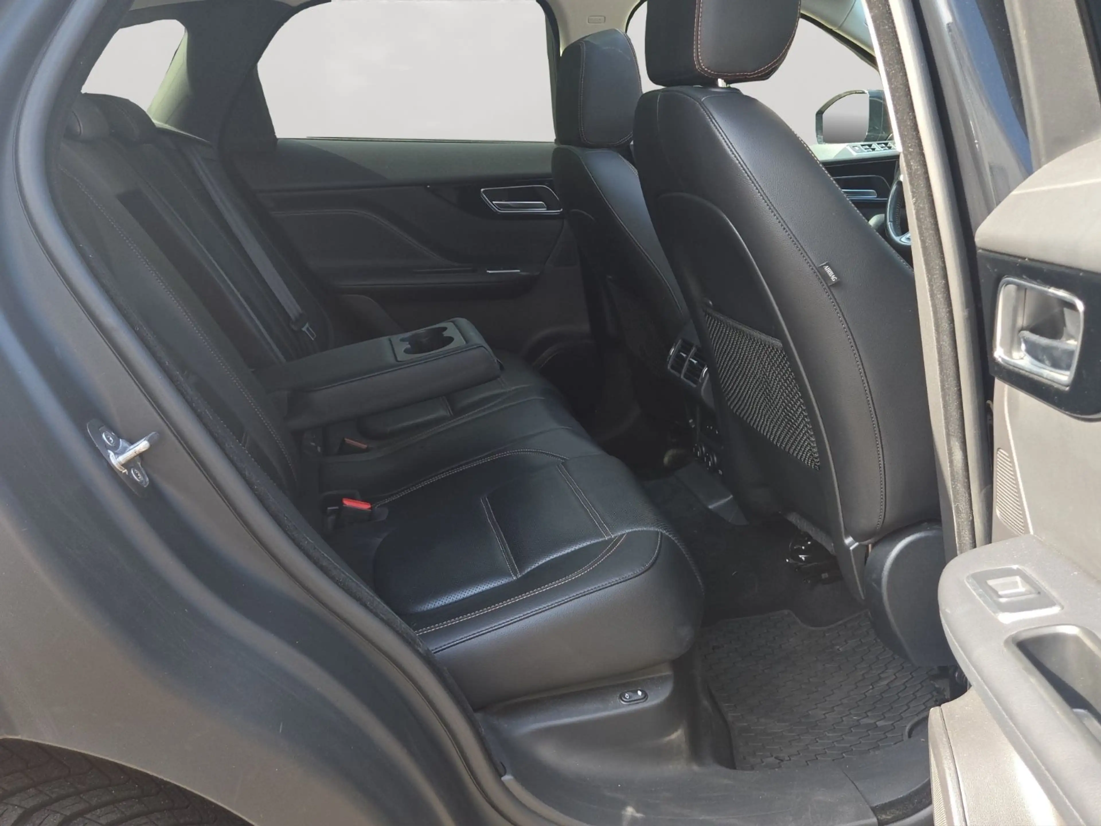 Jaguar F-Pace AWD Pano/Leder/LED/SHD/e-Sitze/AHK/Kamera — photo 15