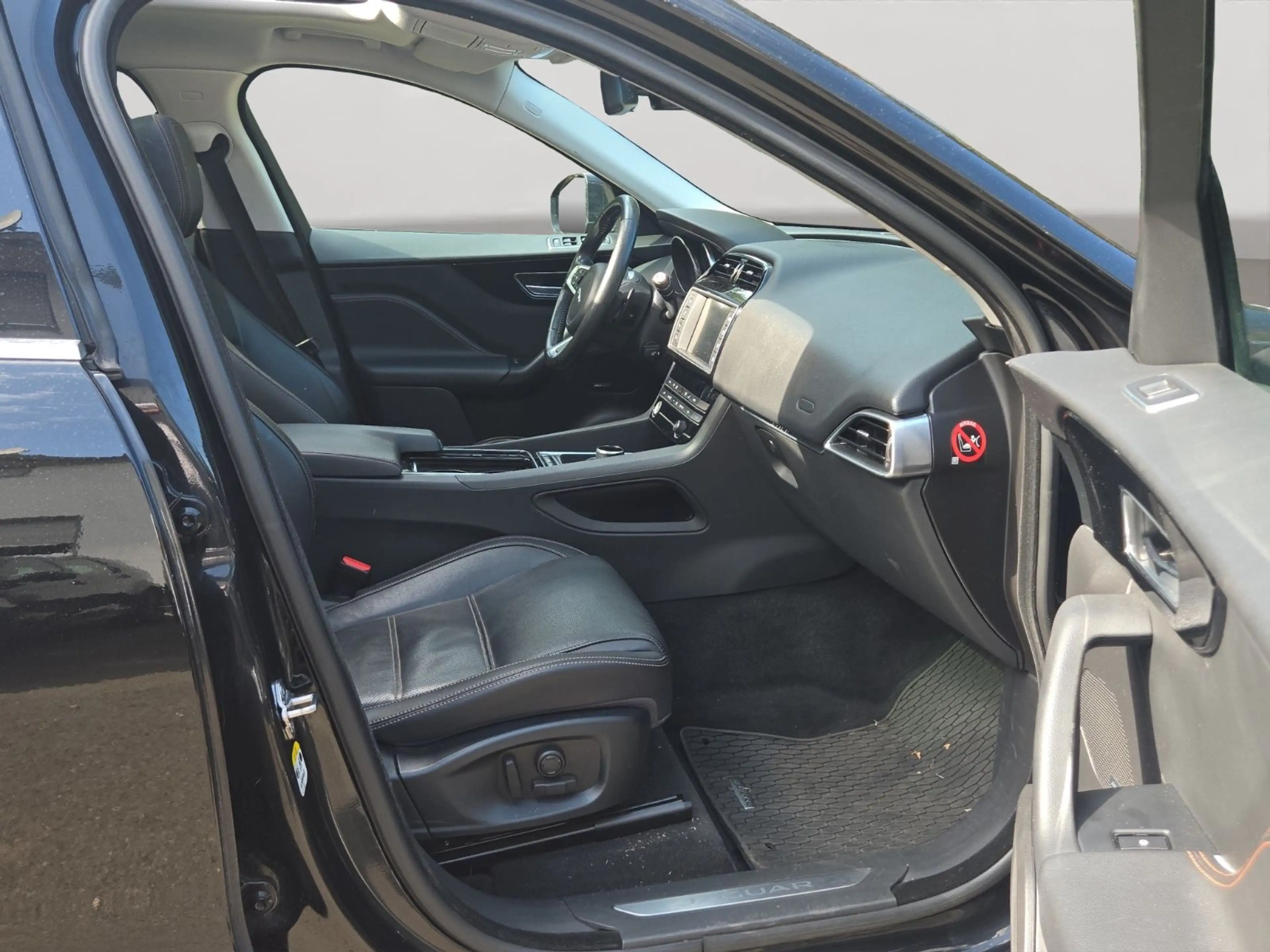 Jaguar F-Pace AWD Pano/Leder/LED/SHD/e-Sitze/AHK/Kamera — photo 14