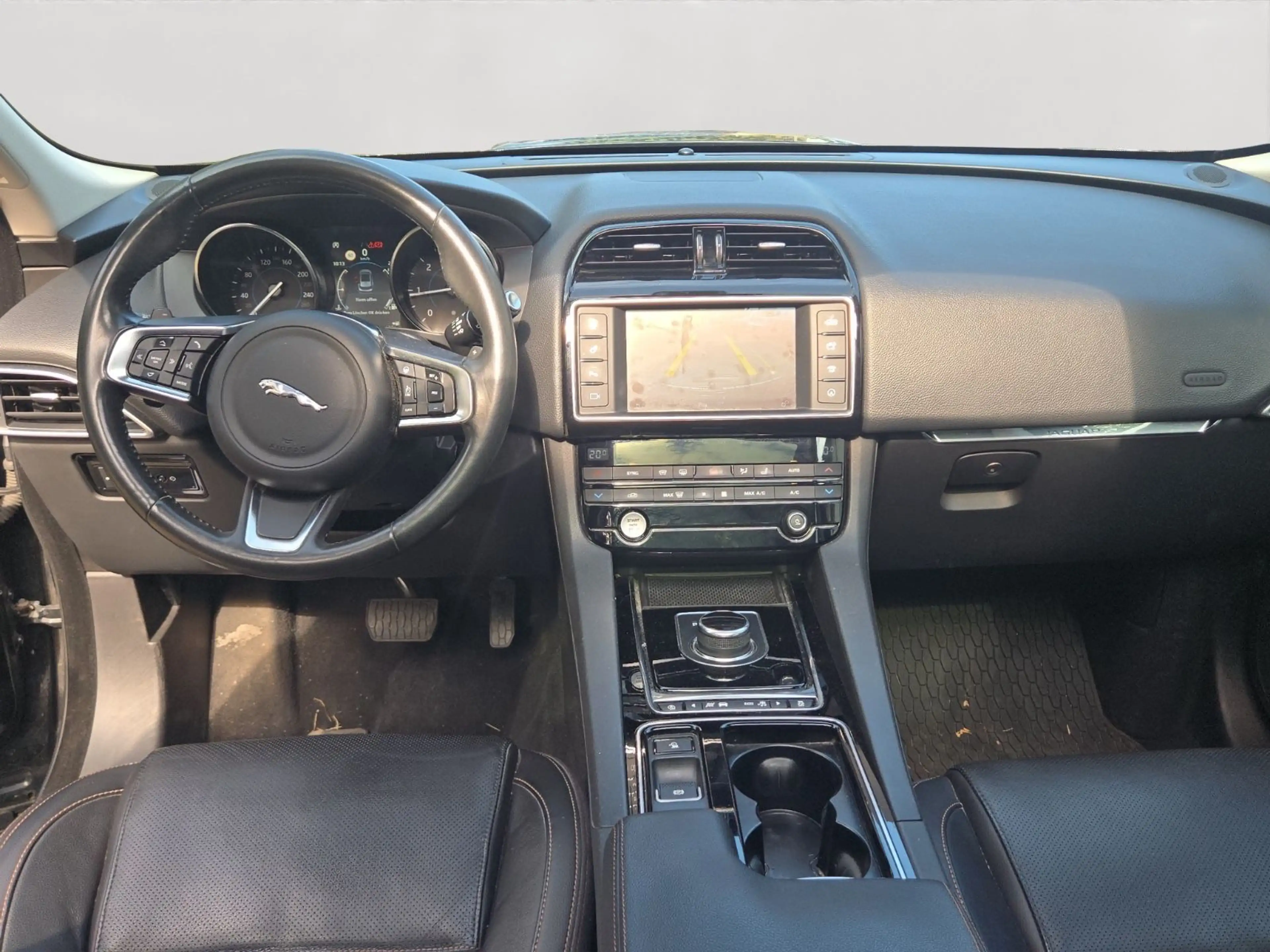 Jaguar F-Pace AWD Pano/Leder/LED/SHD/e-Sitze/AHK/Kamera — photo 8