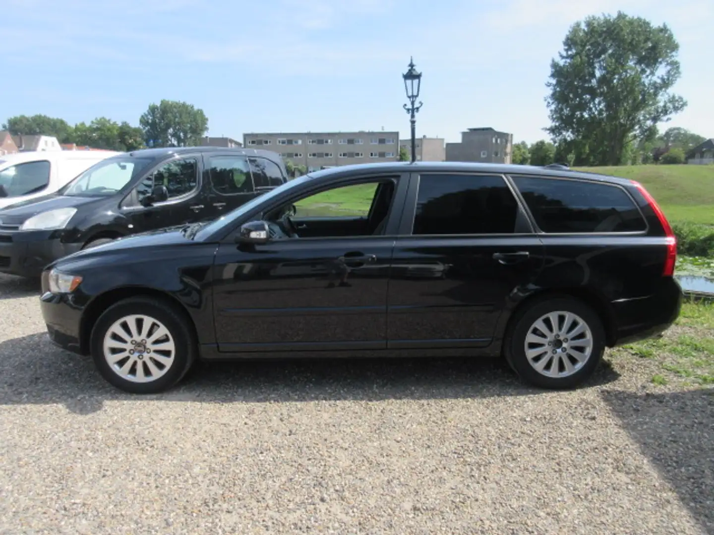 Volvo V50 2.5 T5 AWD Summum 230 Pk - Airco - Navigatie Schwarz - 2