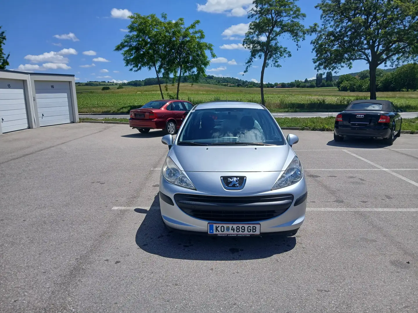 Peugeot 207 207 Trendy 1,4 16V Trendy Silber - 2