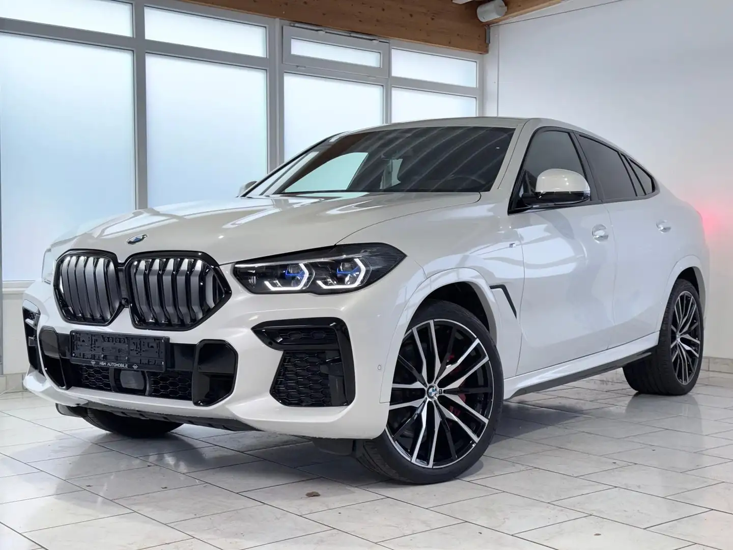 BMW X6 40d xDrive-M Sport/Sky/AHK/360/HUD/B&W/Iconic Weiß - 2