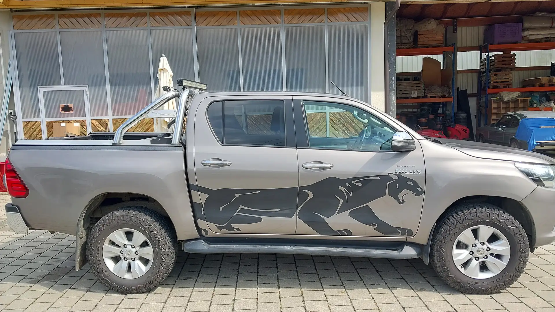 Toyota Hilux 2,4 D-4D Silber - 2