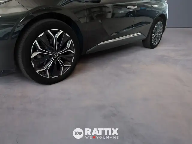 DS Automobiles DS 4 view 4