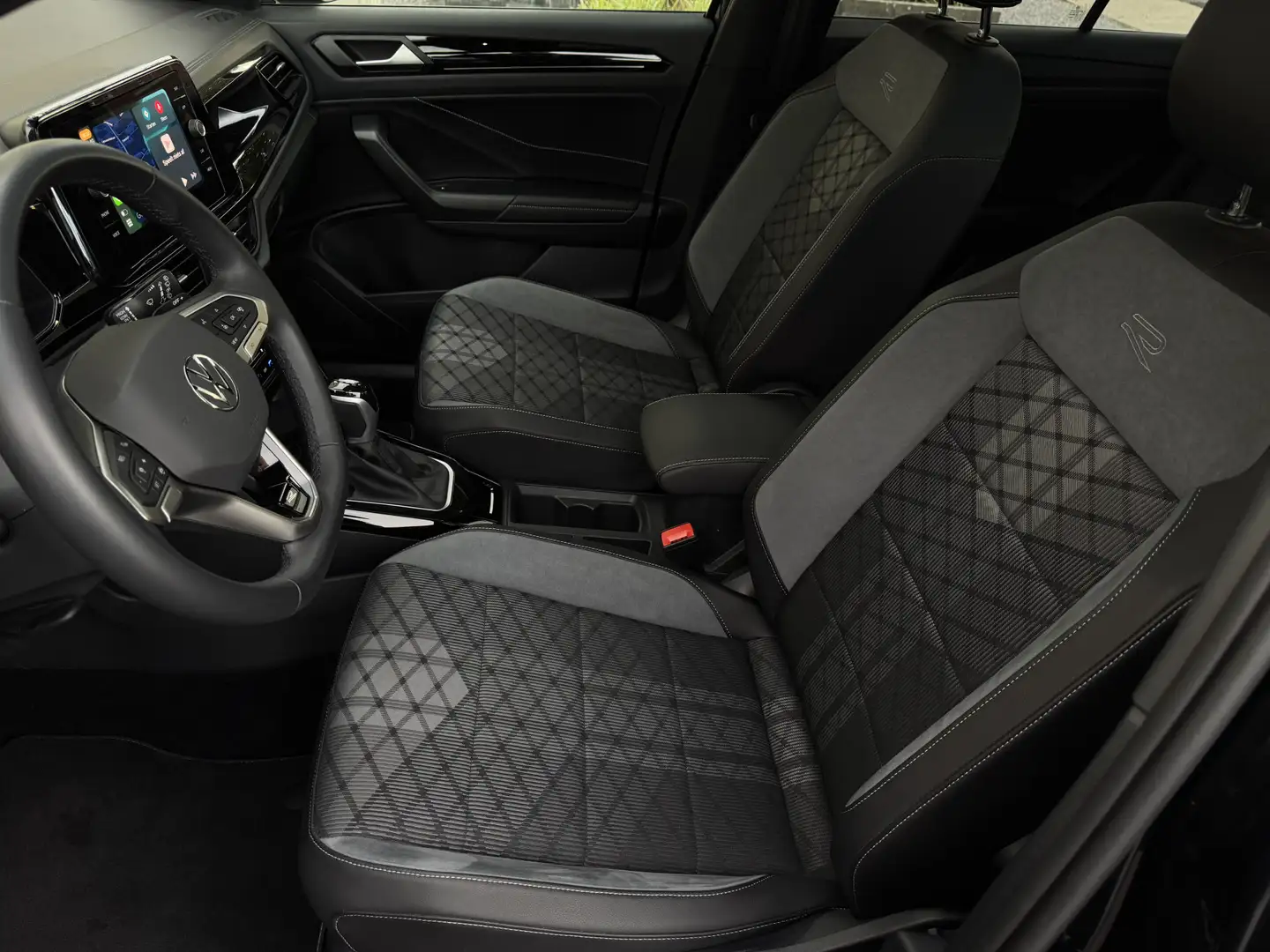 Volkswagen T-Roc 1.5 TSI 150pk DSG 3x R-Line BlackStyle Nieuw Model Zwart - 2