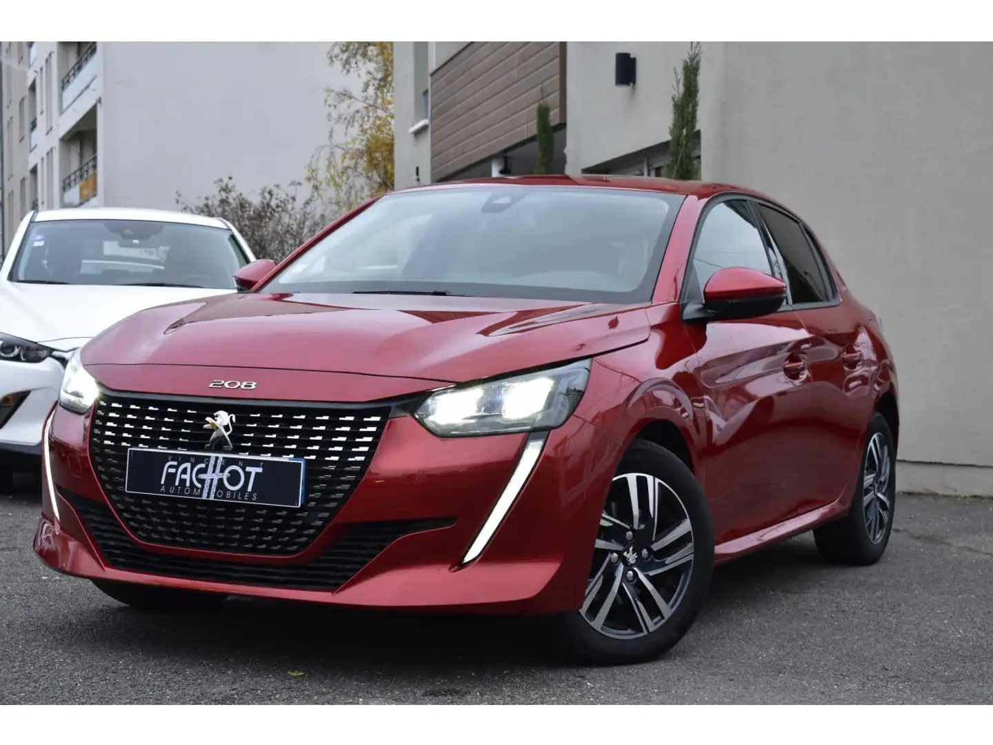 Peugeot 208 1.2i PureTech 12V S\u0026S - 100  II 2019 BERLINE  Rouge - 1