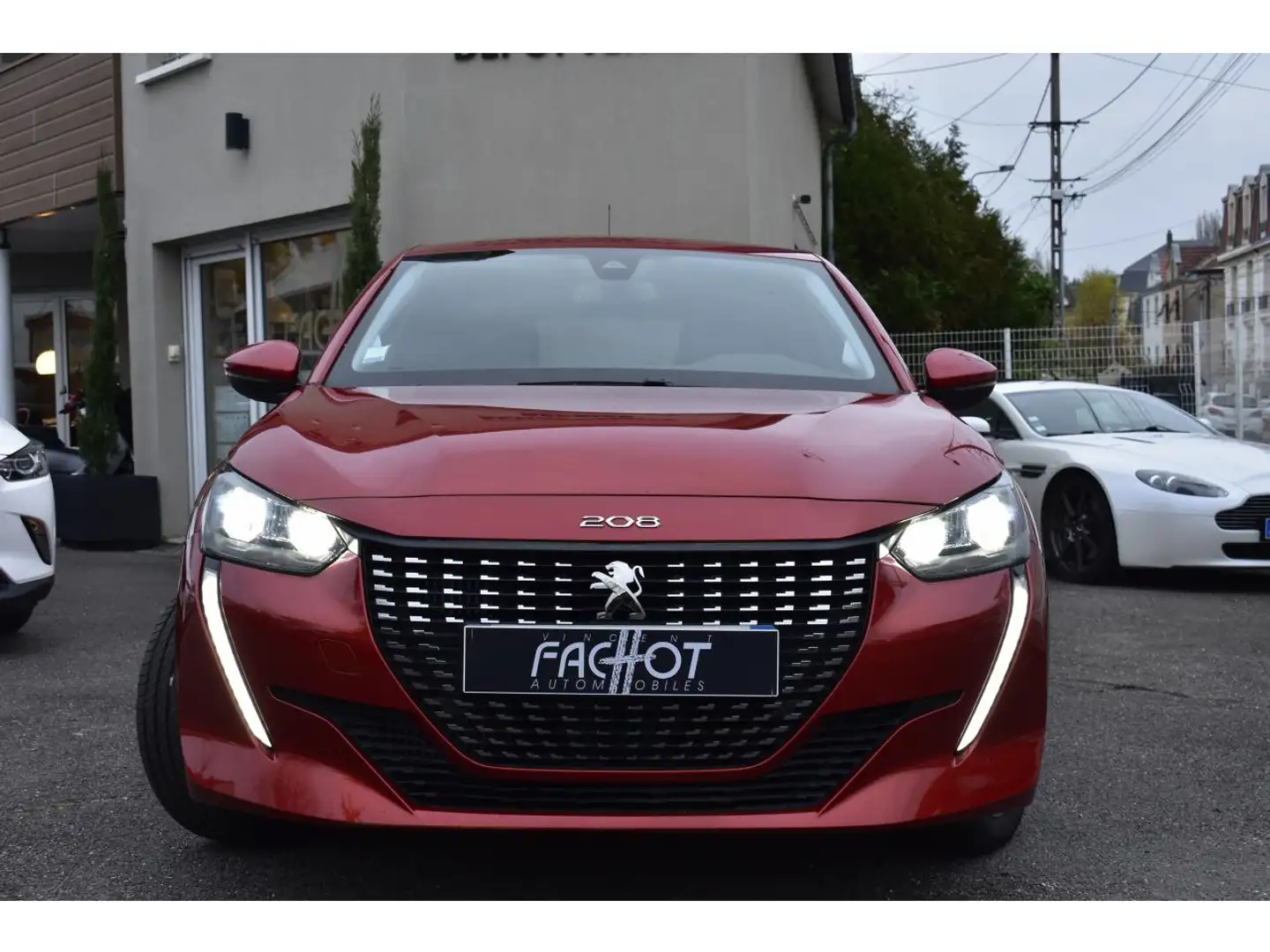 Peugeot 208 1.2i PureTech 12V S\u0026S - 100  II 2019 BERLINE  Rouge - 2